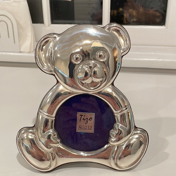 Tizo 3 Inch Round Sitting Teddy Sterling Silver Picture Frame. Made in I… - Picture 5 of 5